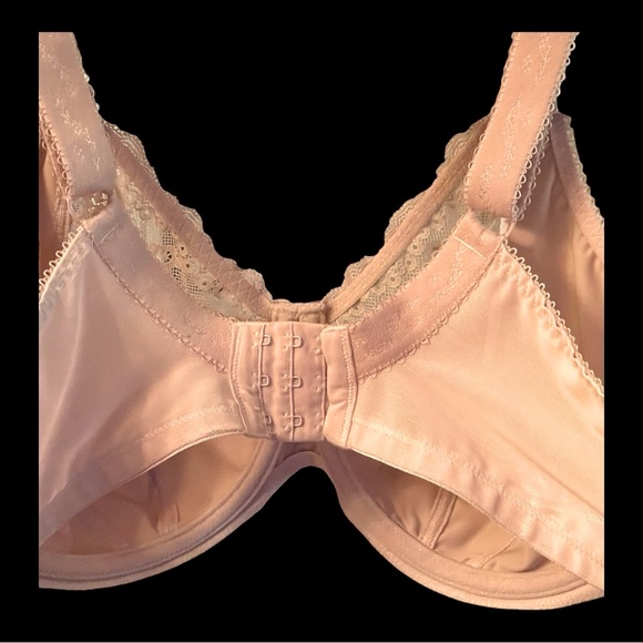 Gently Worn Morgan Elomi bra. Size 44 DDD (44 E) Color is tan called Sahara. - Picture 7 of 10